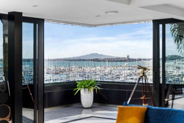 Unrivaled Luxury - A Panoramic Masterpiece