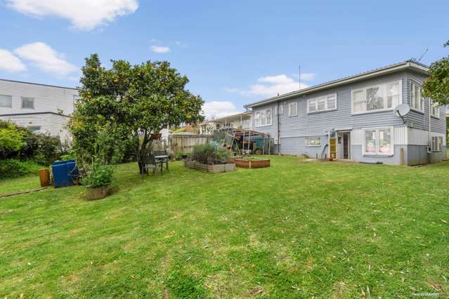 64 Sylvan Crescent Te Atatu South_2