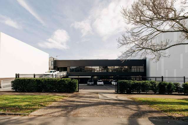 Standalone Warehouse/Showroom