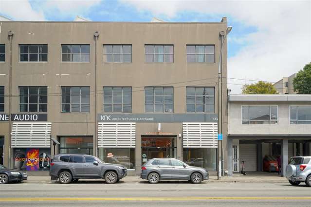 High-Stud Industrial-Style Retail Space