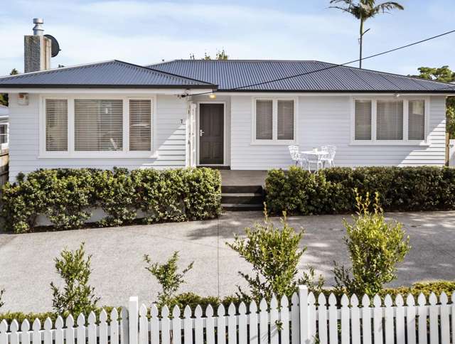 RENOVATED, WEATHERBOARD IN ZONE!