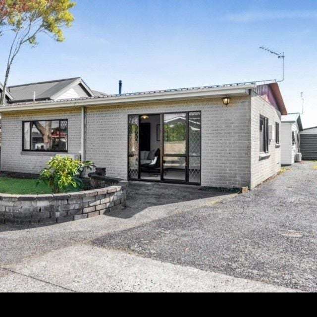 Charming 2BR Unit in Merrilands