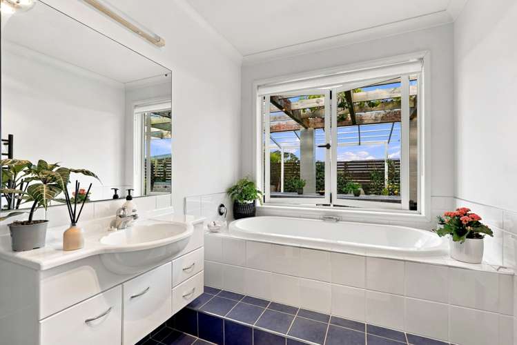 33 Lax Crescent Leigh_42