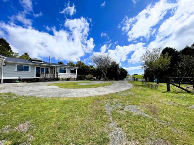 2041 Egmont Road Kaimiro_1