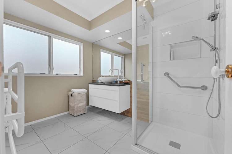 8 Headcorn Place Botany Downs_20