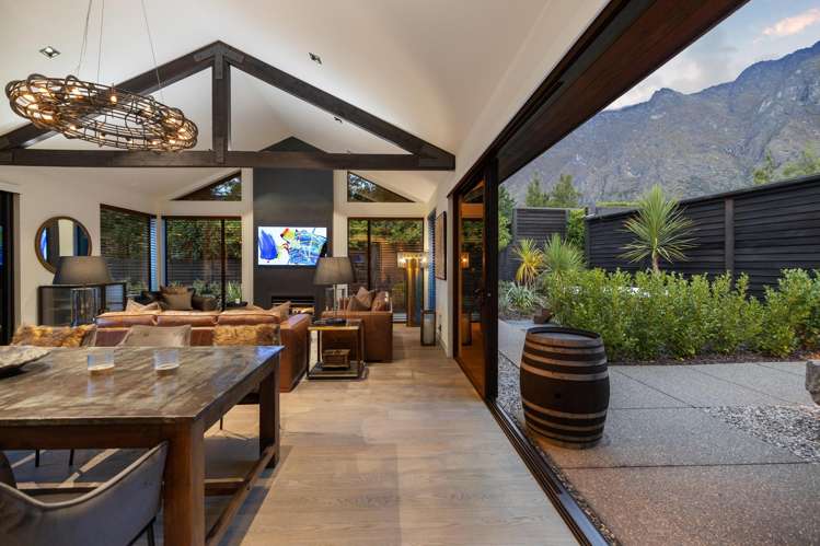 7 Reading Court Jacks Point_10