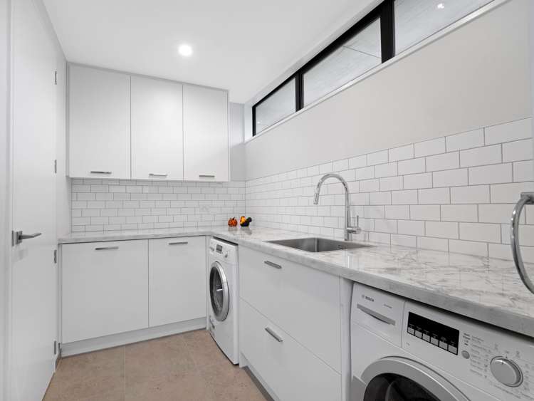 24 Carnaveron Drive Lincoln_14