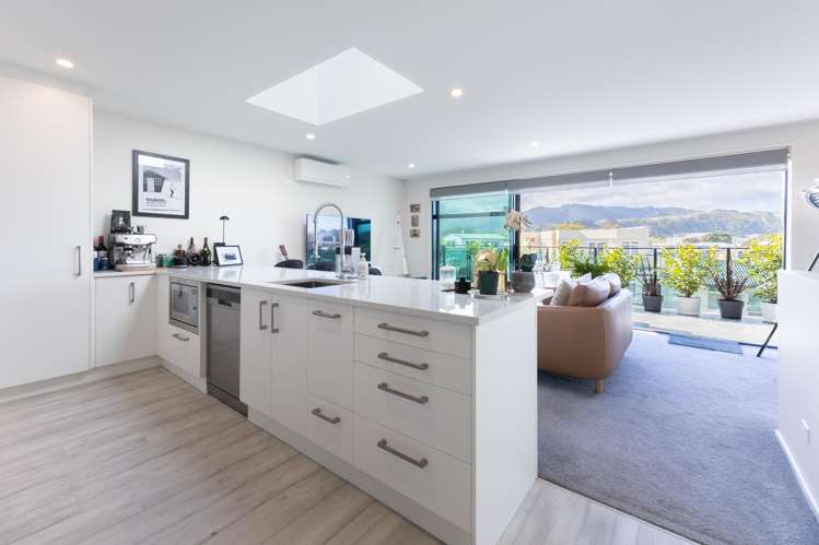 6/2 Matatua Road Raumati Beach_7