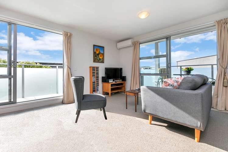 1f/86a Rockfield Road Penrose_0