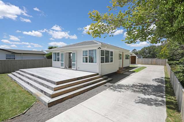 Expansive deck, move in and entertain!