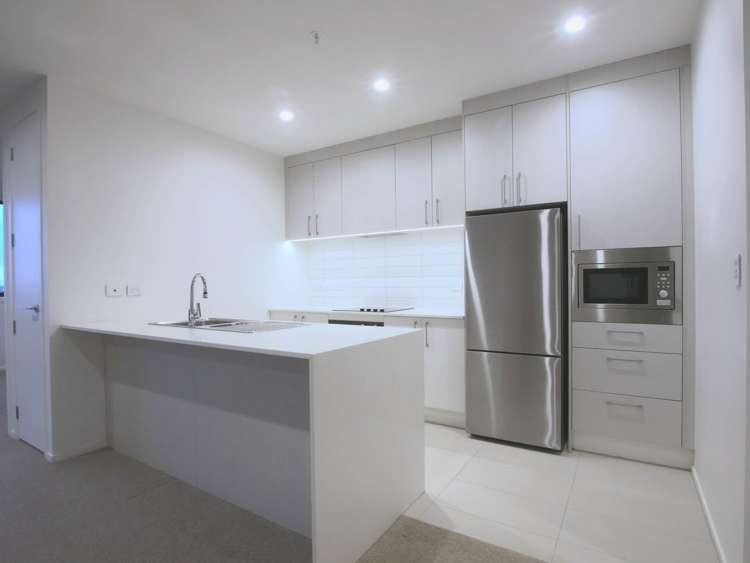 202/6 Waikumete Road Glen Eden_2