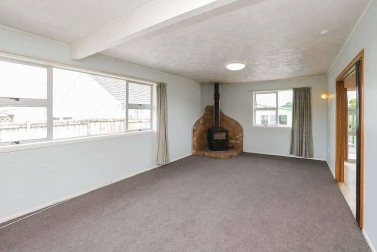 11 Southsea Crescent Silverdale_2