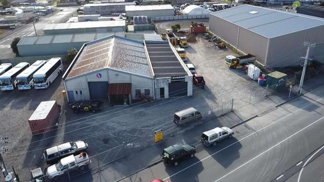 Secure Yard Opportunity on Riverbank Road