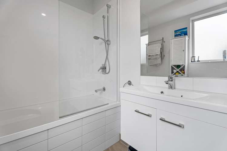 193 Riverside Avenue Point England_15