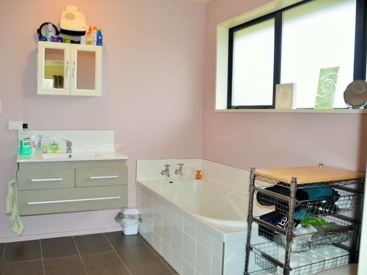 1/6 Church Street Amberley_8