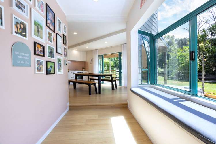 24 Rauhuia Crescent Parau_5