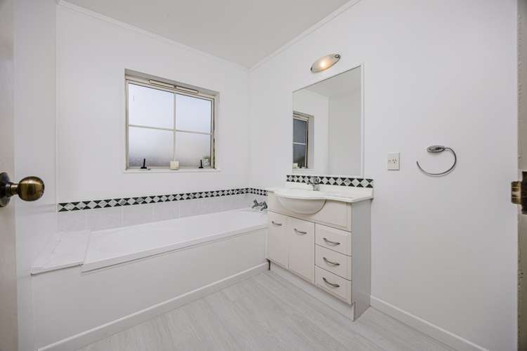 5A Busby Street Blockhouse Bay_8