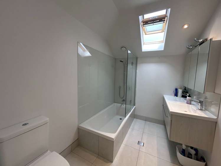 10B Tipene Place Meadowbank_16