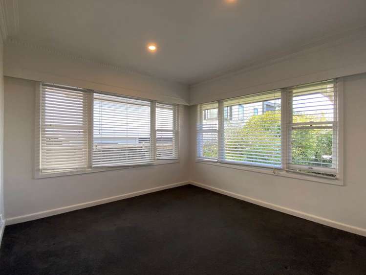 18 Williamson Avenue Belmont_10