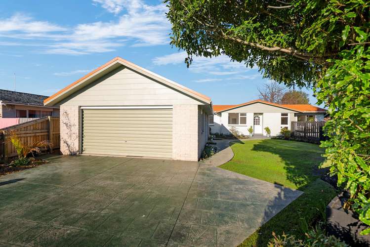 15 Denniston Crescent Redwood_17
