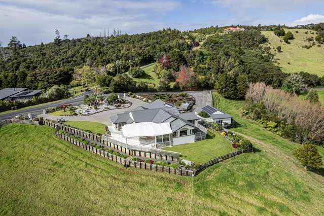 Maunu Estate living with views & gardens