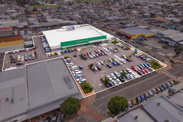 Taranaki supermarket set to fly off the shelf