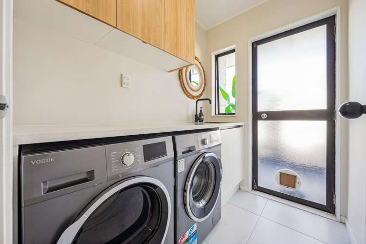 43 Athena Drive Totara Vale_15