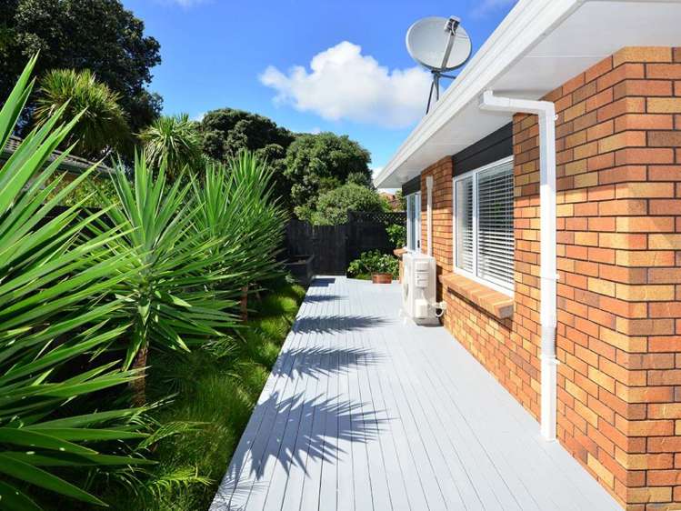 2/179 Centreway Road Orewa_5