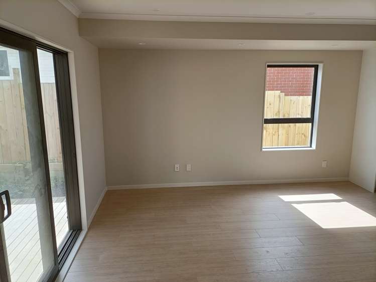 10b Roberts Road Te Atatu South_11