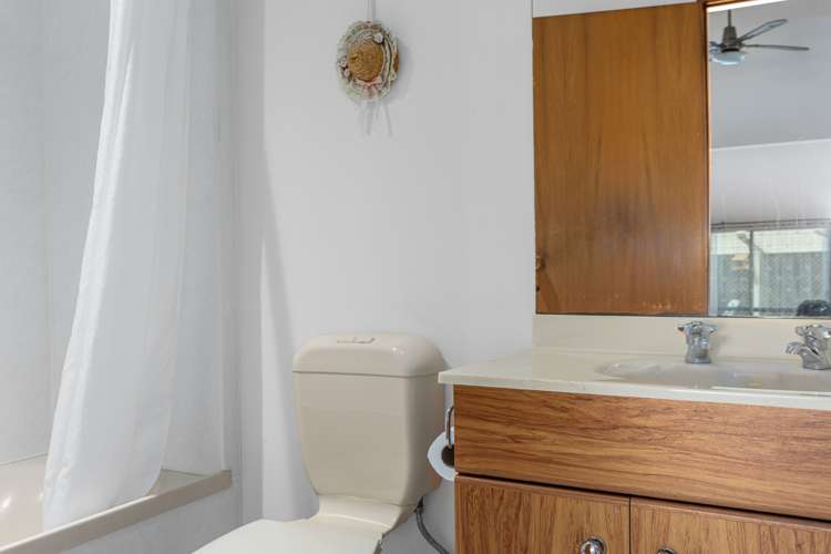 17 The Glebe Coastlands_19