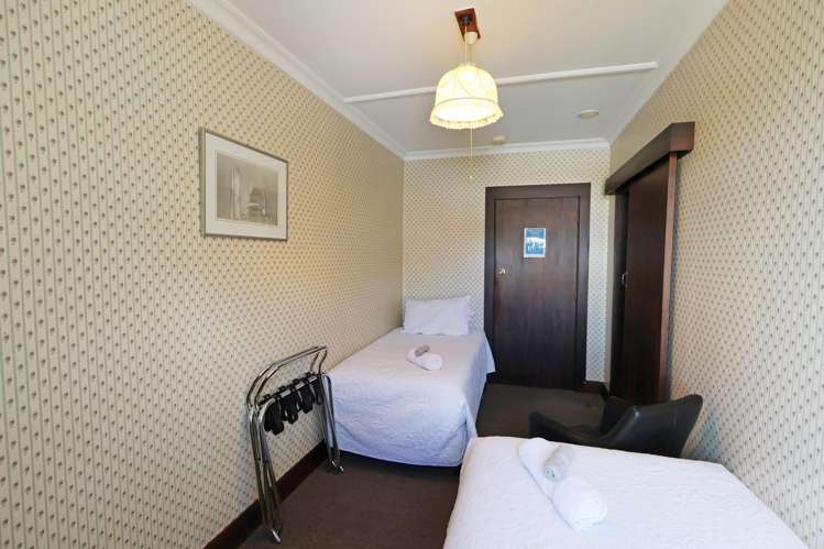 40 Gore Street + 41 Barrow Street Bluff_30