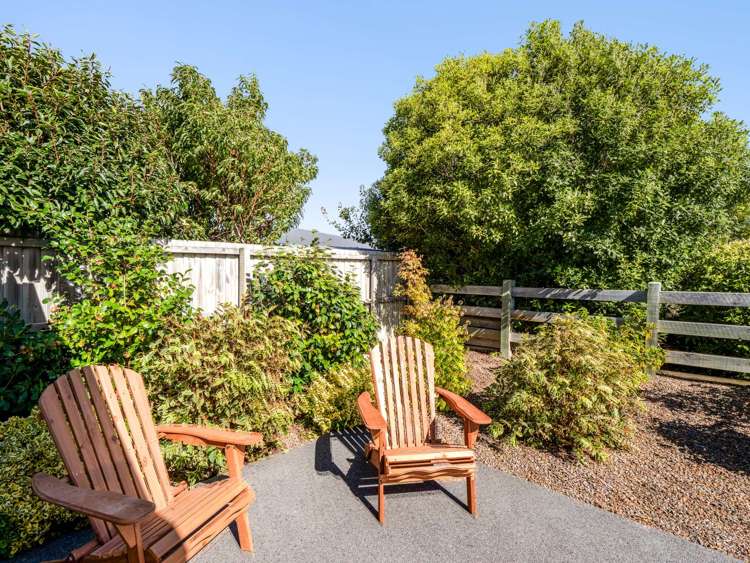 72 Sunline Avenue Lincoln_25