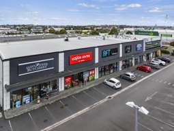 Retail unit in popular East Auckland complex