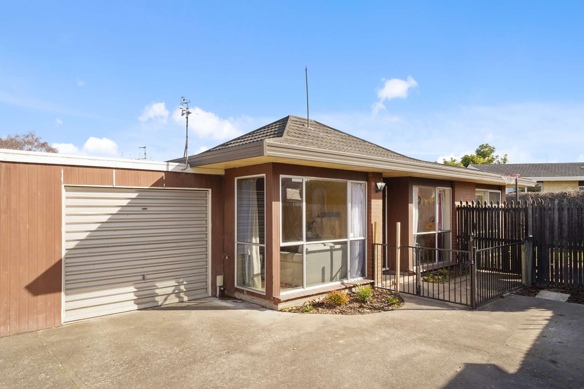 15b Salford Avenue Redwood_0