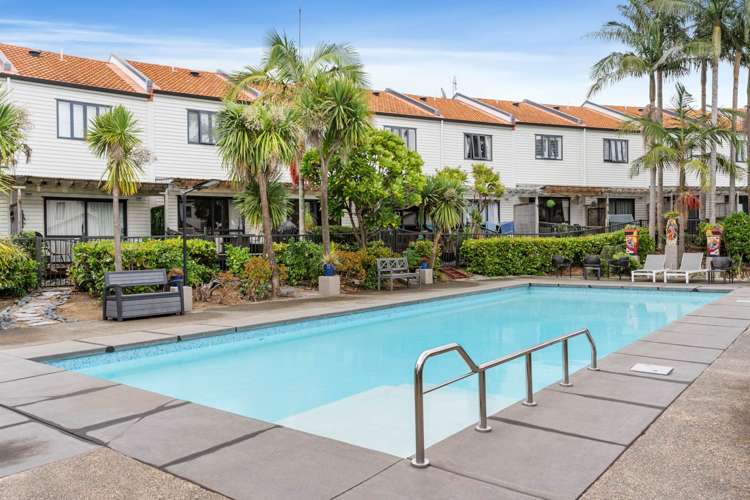 5/21 Armoy Drive East Tamaki_11