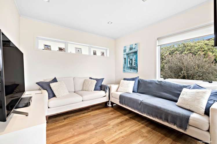 2/1 Eastcliffe Road Castor Bay_8