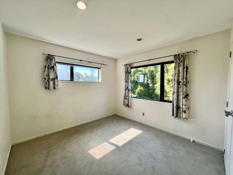 8 Landseer Place Blockhouse Bay_13