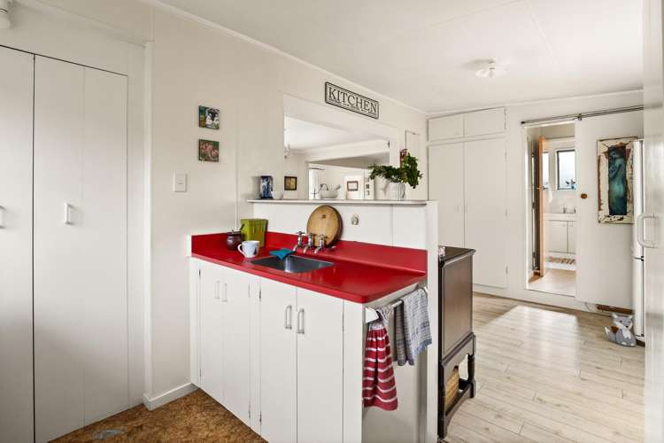 10 Muri Street Aramoana_11