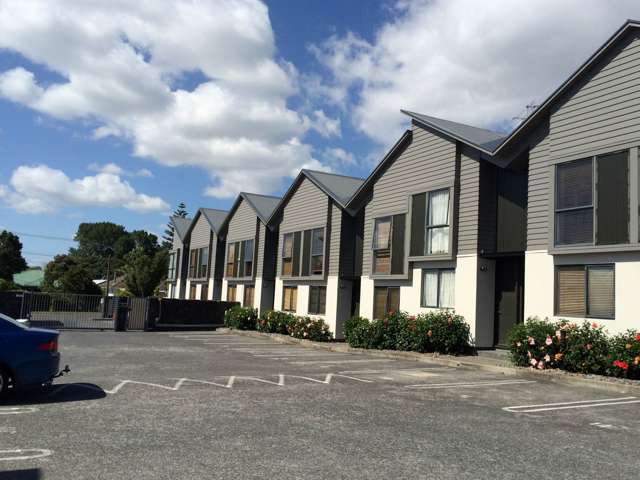 Affordable 2 Bedrooms Townhouse in Heart of Mt...