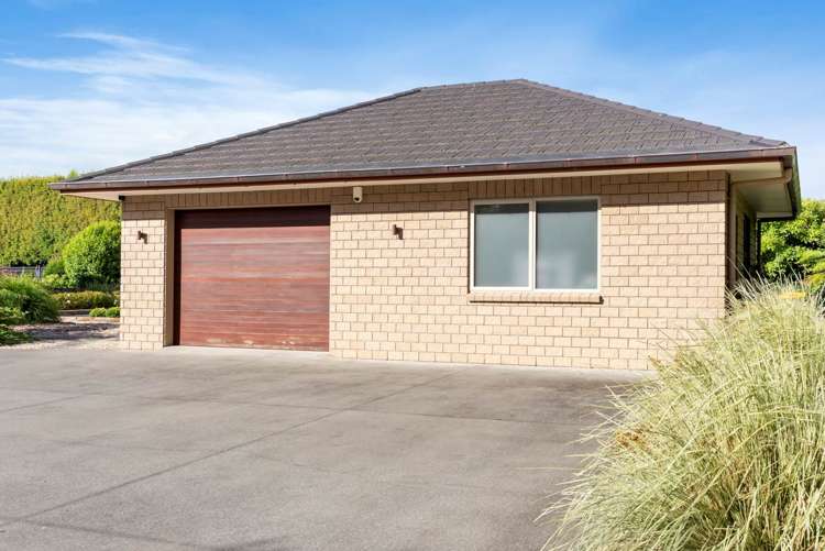 61 Puketutu Road Bombay_32