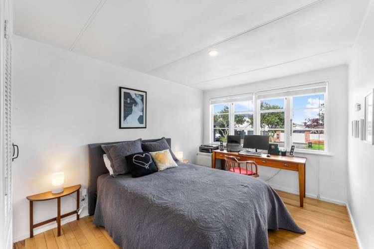 197 Riverside Avenue Pt England_14