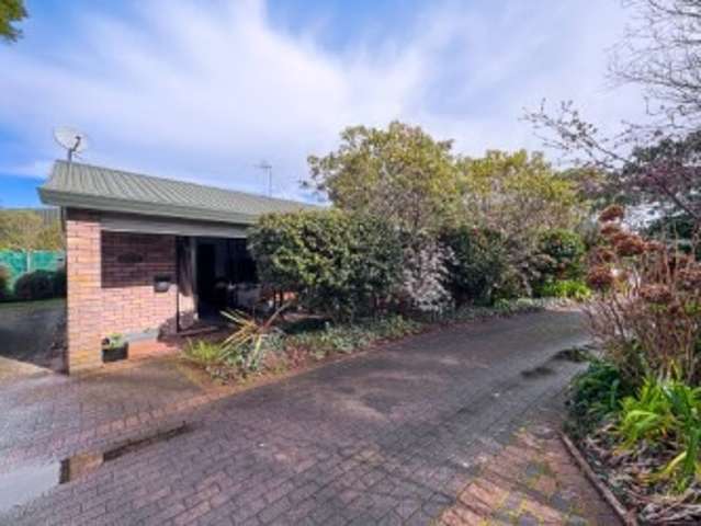 Sunny and Private Two Bedroom Retreat