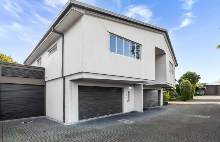 2/15 Tarawera Road_0