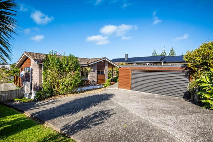16 Halldene Terrace Red Beach_2
