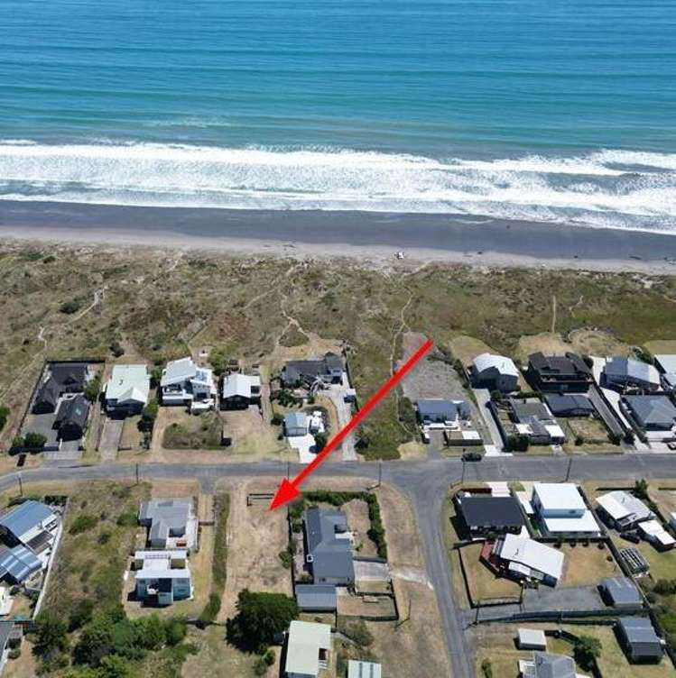33 Marine Parade Foxton Beach_1
