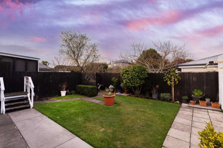2/4 Lansbury Avenue Strowan_17