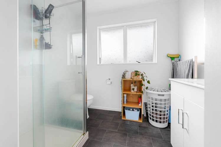 8 Robert Grigg Place Hamilton East_6