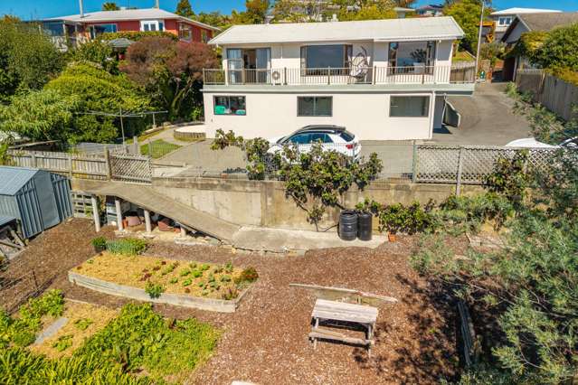 Garaging/Workshop, Views & Space – Act Fast!