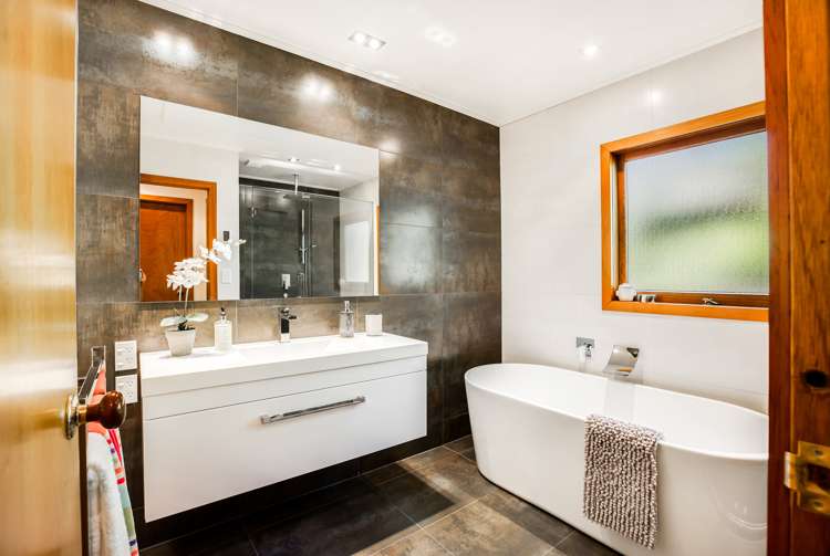 11b Longfellow Parade Glen Eden_13