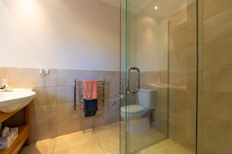 12 Oak Place Poraiti_16